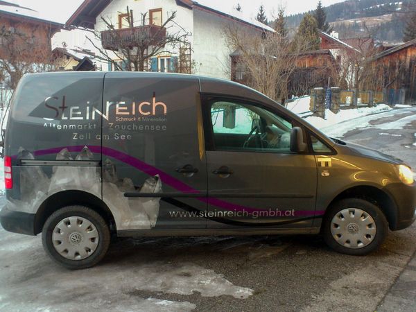 Steinreich Schmuck Altenmarkt und Zell am See - VW Caddy mit Chromfolie und Digitaldruck auf Autohochleistungsfolie beschriftet