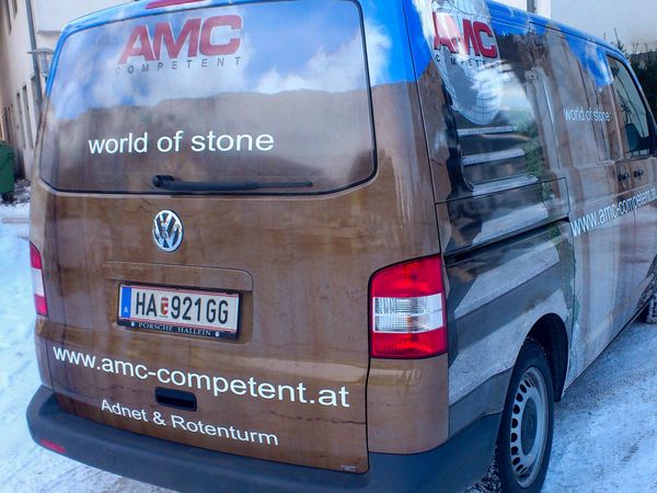 Fallwickl AMC Hallein - VW-Bus vollfoliert mit bedruckter Autohochleistungsfolie