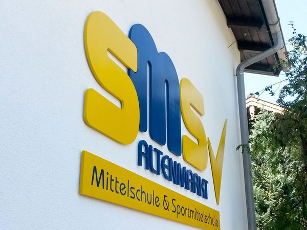 Sportmittelschule Altenmarkt - Forexbuchstaben lackiert und mit Folie beschriftet