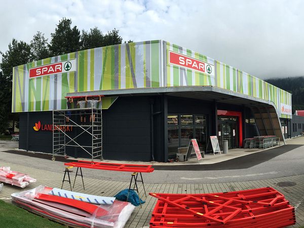 Spar Landmarkt Altenmarkt - Fassadenbespannung an zwei Seiten 1