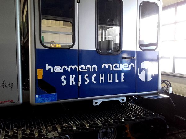 Skischule Hermann Maier - Pistenfahrzeug