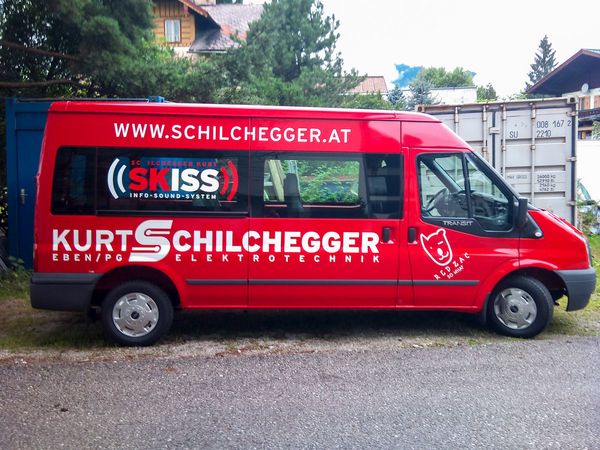 Schilchegger Kurt Eben i  Pg  - Ford Transit mit gegossener roter und weisser Hochleistungsfolie beschriftet