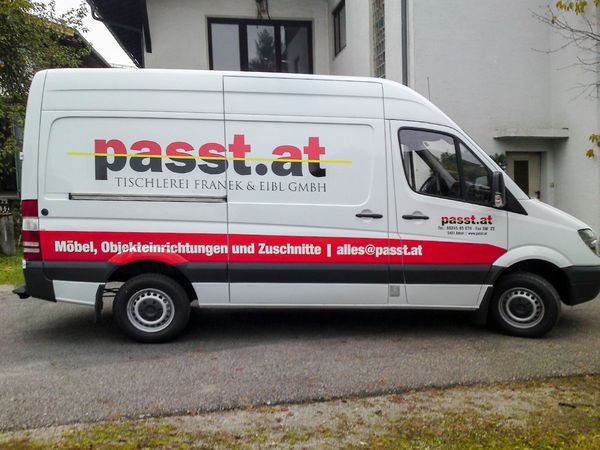 Passt at Franek - Mercedes Sprinter mit Digitaldruck auf Autohochleistungsfolie beschriftet