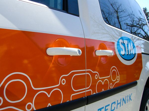 STM Stein-Moser Eben i PG  - VW Caddy mit Digitaldruck auf Autohochleistungsfolie beschriftet