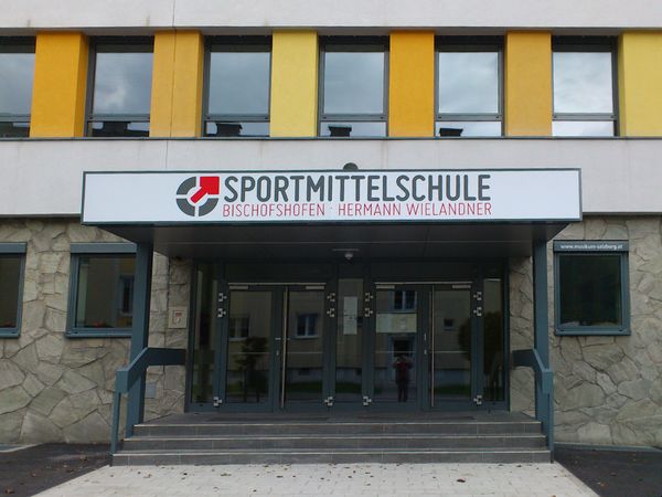 Sportmittelschule Hermann Wielandner Bischofshofen - Leuchtkasten mit bedruckter Plexiabdeckung