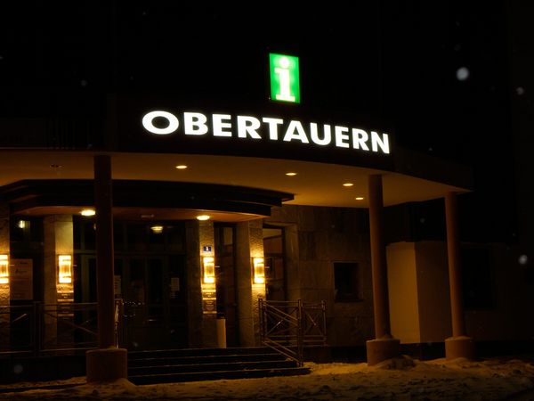 TVB Obertauern - Alu-Frontleuchter Nachtansicht