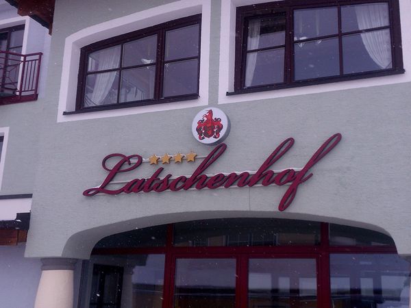 Hotel Latschenhof - Vollacryl-Frontleuchter