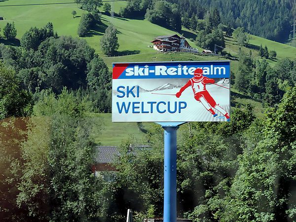 Bergbahnen Reiteralm - Werbetafel auf Liftstuetze