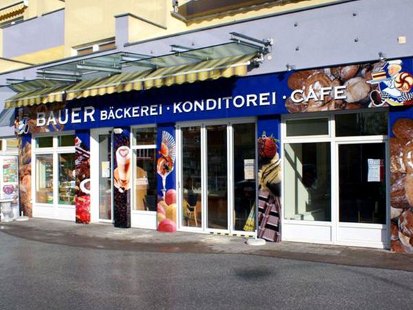 Bauer Baeckerei Schwarzach - Fassadenbeschriftung mit Digitaldruck auf Hochleistungsfolie