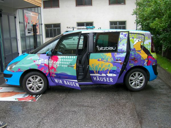 Blitzblau Architektur Mondsee -Citroen Vollfolierung mit Digitaldruck auf Autohochleistungsfolie (2)