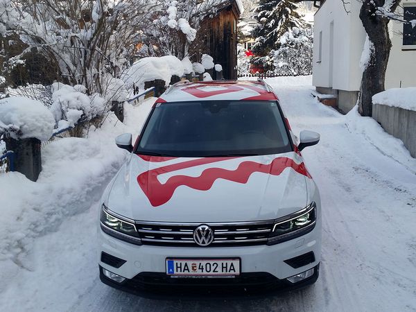 Scheicher Wand Adnet - VW beschritet mit roter Hochleistungsfolie (2)