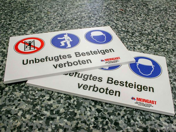 Hinweisschild Unbefugtes Besteigen