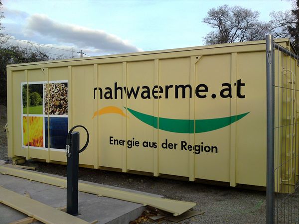 Nahwaerme - Container beschriftet mit Digitaldruck und geplotteten Hochleistungsfolien