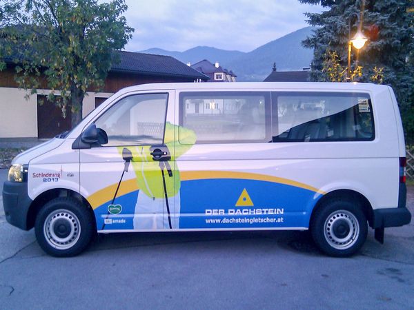 Planai-Hochwurzen Schladming - Ford Pickup mit mit Digitaldruck auf Autohochleistungsfolie beschriftet (2)