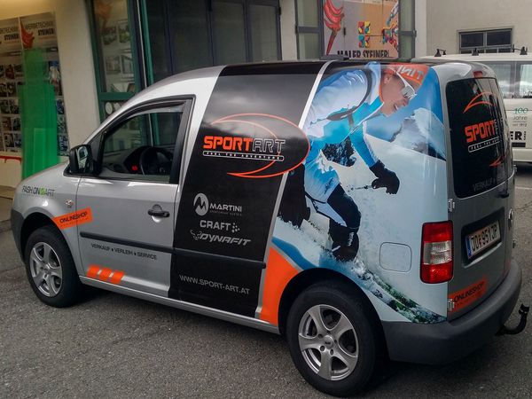 Sportart Altenmarkt - VW Caddy mit Digitaldruck auf Autohochleistungsfolie beschriftet