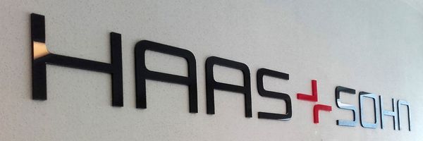 KTS Stranger - Haas+Sohn Acrylbuchstaben schwarz und rot glaenzend