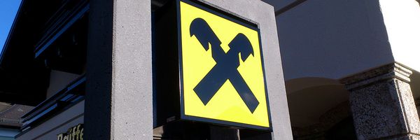 Raika Fuschl - Pylon aus Betonsaeule mit Logoleuchtkasten Raika Fuschl - Pylon aus Betonsaeule mit Logoleuchtkasten