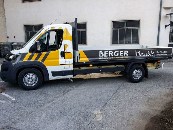 Berger Holzbau Hallein - Peugeot Pritsche mit Digitaldruck auf Autohochleistungsfolie beschriftet