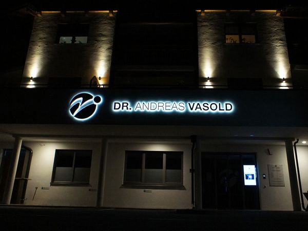 Dr  Vasold Andreas Altenmarkt - Vollacryl-Rueckleuchter