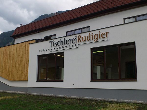 Tischlerei Rudigier - Alu-Frontleuchter