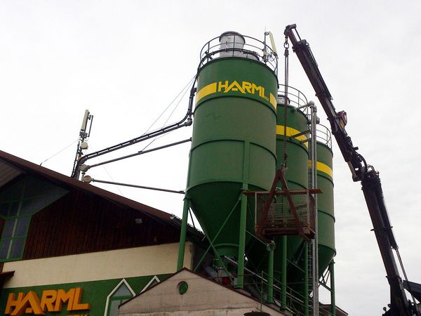 Harml Beton Radstadt - Tanks mit gegossener Hochleistungsfolie beschriftet