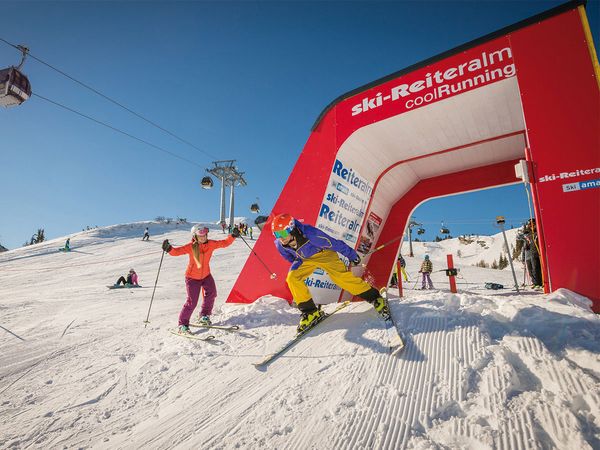 Bergbahnen Reiteralm - Starthaus coolRunning beschriftet mit bedruckten Hochleistungsfolien und Schutzlaminat