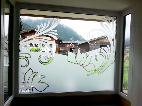 Enjoy the Alps Flachau - Sichtschutz aus geplotteter Satinatofolie