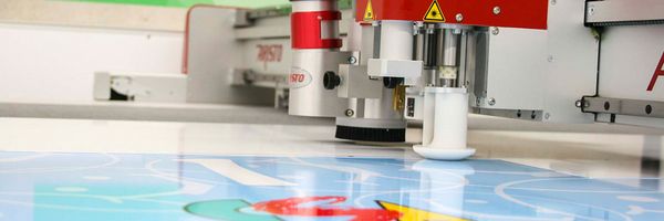 Arbeitsprozess - Aufkleber konturschneiden Arbeitsprozess - Aufkleber konturschneiden
