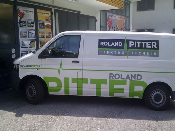 Elektrotechnik Pitter Roland Radstadt - VW Bus Beschriftung mit gegossener Hochleistungsfolie beschriftet