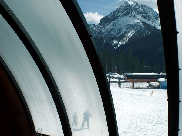 8 Arbeitsprozess Dachscheiben aufpolieren und UV-Schutzfolien Bergbahnen Shuttleberg