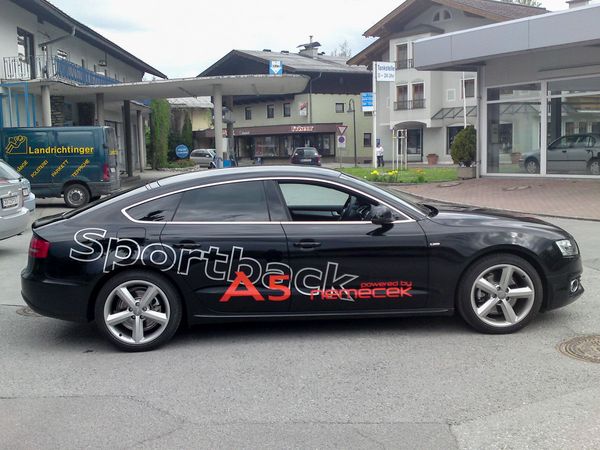 Autohaus Nemecek Radstadt - Audi A5 Sportback-Beschriftung mit gegossener roter und silberner Hochleistungsfolie