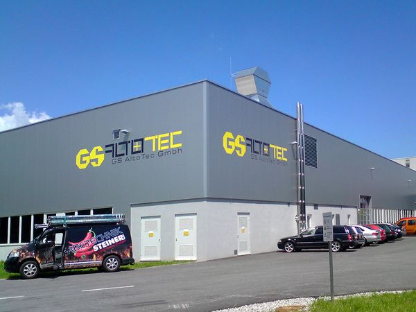 GS AltoTec GmbH Hof bei Salzburg - Fassadenbeschriftung mit geplotteten gegossenen Hochleistungsfolien