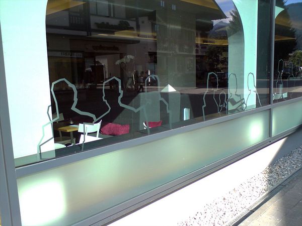 Haidl Cafe Altenmarkt - Sichtschutz und Auflaufschutz geplottet aus Satinatofolie