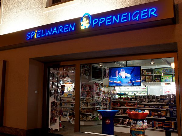 Spielwaren Oppeneiger Radstadt - Frontleuchter auf Alu-Blende