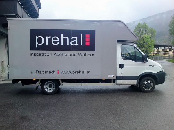 Prehal Radstadt - Iveco Planenwagen beschriftet mit bedruckten und gegossenen Hochleistungsfolien