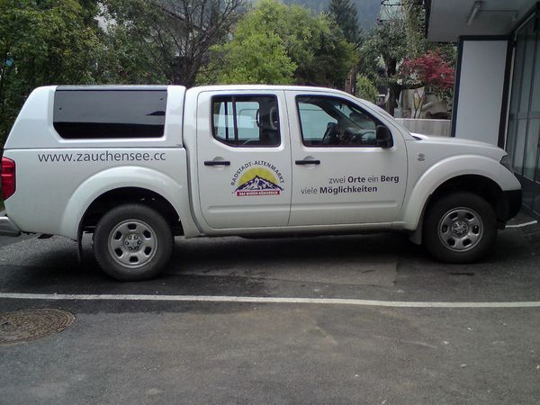 Bergbahnen Zauchensee - Nissan Pickup beschriftet mit geplotteten gegossenen Folien und bedruckten Hochleistungsfolien