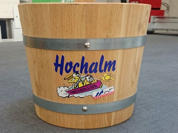 Hochalm Obertauern - Eimer mit Logoaufkleber beschriftet