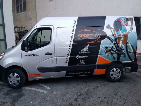 Sportart Altenmarkt - Renault Bus mit Digitaldruck auf Autohochleistungsfolie beschriftet