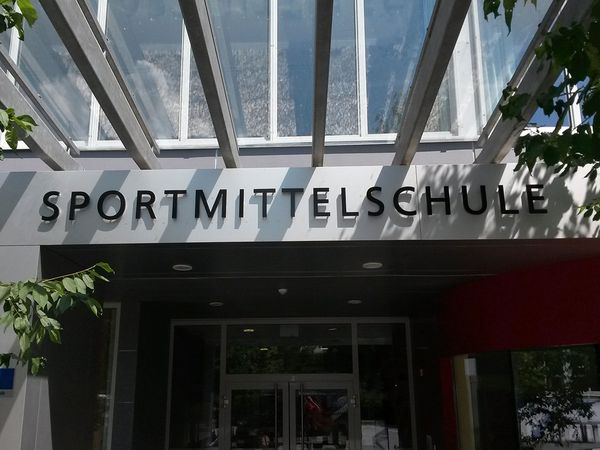 Sportmittelschule Altenmarkt - Forexbuchstaben lackiert