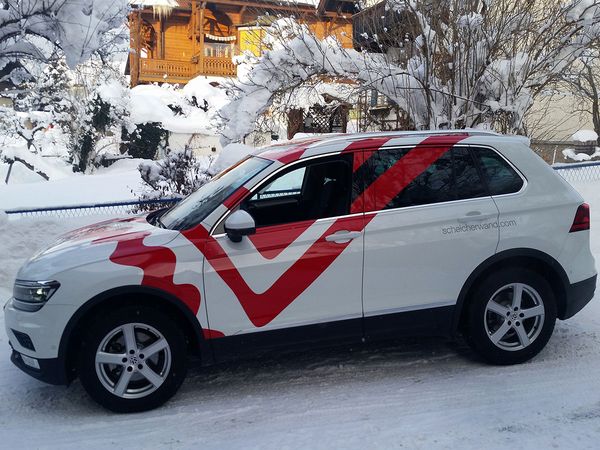 Scheicher Wand Adnet - VW beschritet mit roter Hochleistungsfolie (1)