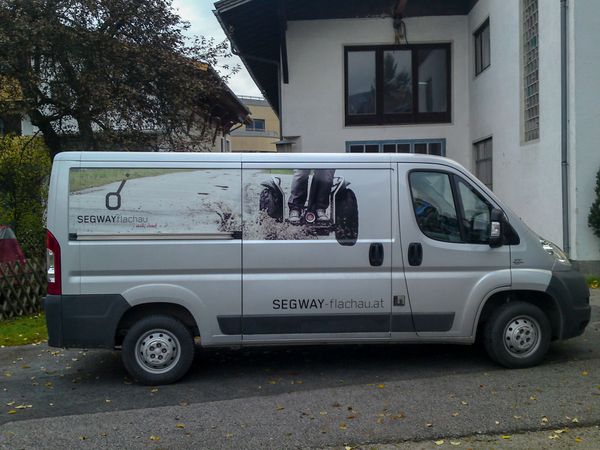 Segway Flachau - Fiat Ducato mit Digitaldruck auf Autohochleistungsfolie beschriftet