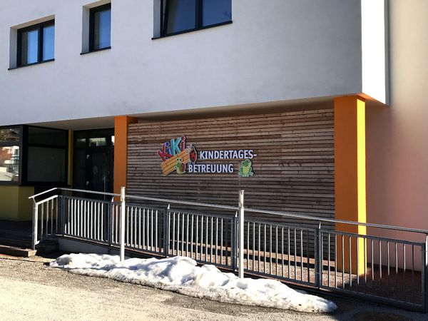 Gemeinde Altenmarkt - Kiki Kindertagesbetreuung - Beschriftung mit Forex 19 mm