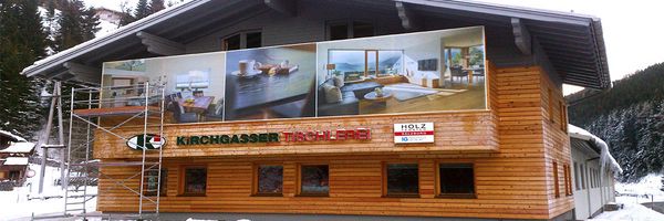 Kirchgasser Tischlerei Filzmoos - Spannrahmen mit Netzplane fuer eine Durchsicht der dahinterliegenden Fenster Kirchgasser Tischlerei Filzmoos - Spannrahmen mit Netzplane fuer eine Durchsicht der dahinterliegenden Fenster