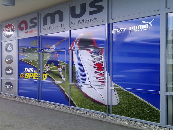 Puma Asmus Salzburg - Schaufensterbeklebung mit Digitaldruck auf Hochleistungsfolie