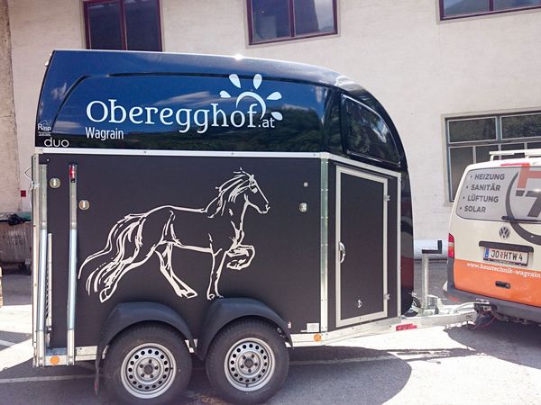 Oberegghof Wagrain - Anhaengerbeschriftung in silberer gegossener Hochleistungsfolie