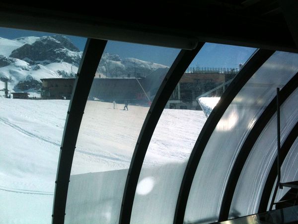 10 Arbeitsprozess Dachscheiben aufpolieren und UV-Schutzfolien Bergbahnen Shuttleberg