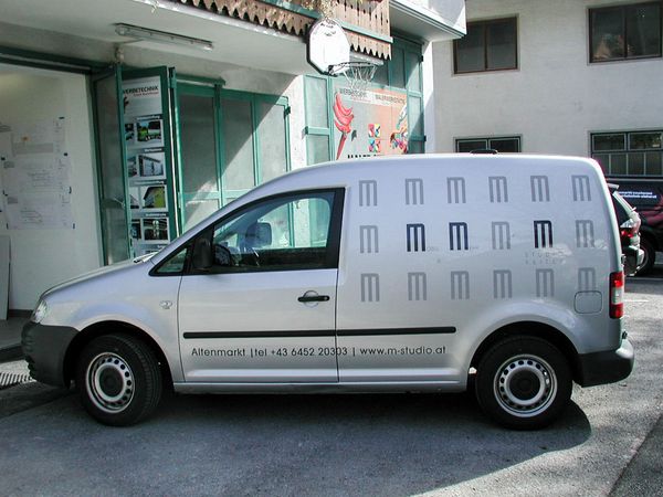 M-Studio Reiter Altenmarkt - VW Caddy Beschriftung mit gegossenen Hochleistungsfolien