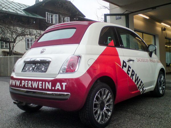 Perwein Altenmarkt - Fiat 500 mit Digitaldruck auf Autohochleistungsfolie beschriftet