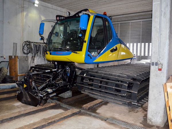 Bergbahnen Turrach - Pistengeraet Pistenbully vollfoliert mit gegossenen Wrappingfolien