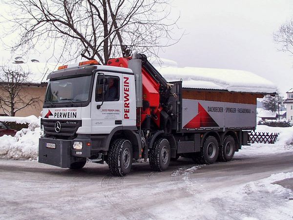 Perwein Altenmarkt - LKW Beschriftung mit bedruckter Hochleistungsfolie und gegossener Folie